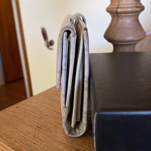 Gucci wallet with original box - Picture 8 of 17